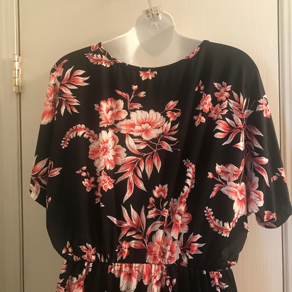 (2X) Plus Size Floral Print Surplice Swing Dress - Picture 6 of 7